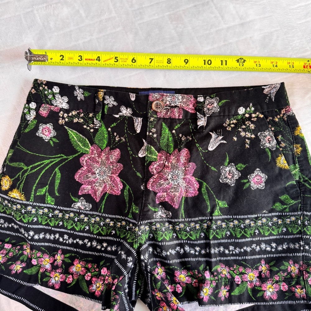 Old Navy Floral Black Women's Everyday Shorts - Size 2 - Picture 3 of 14